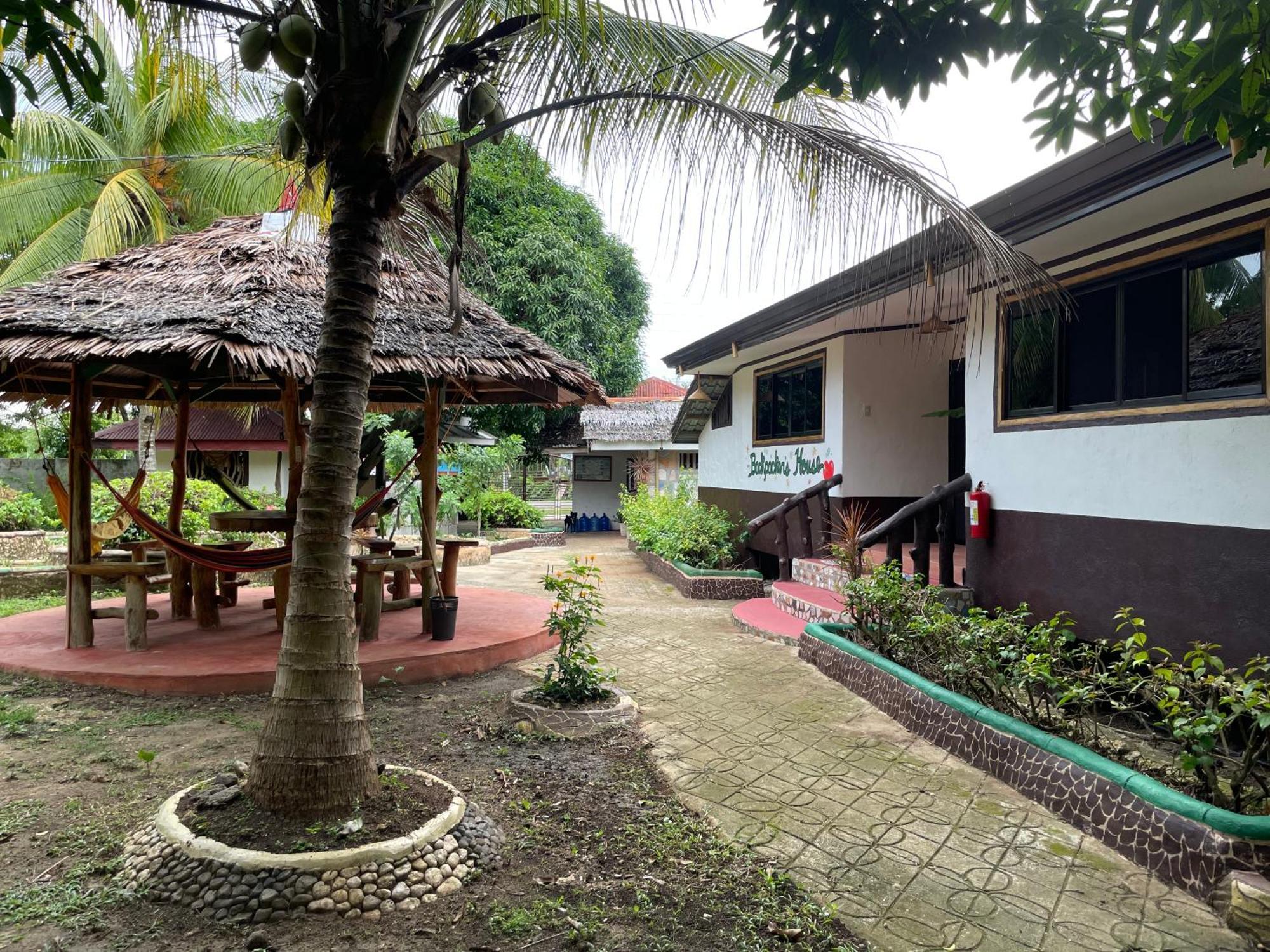 Chelle'S Guesthouse And Backpackers Siquijor Bagian luar foto